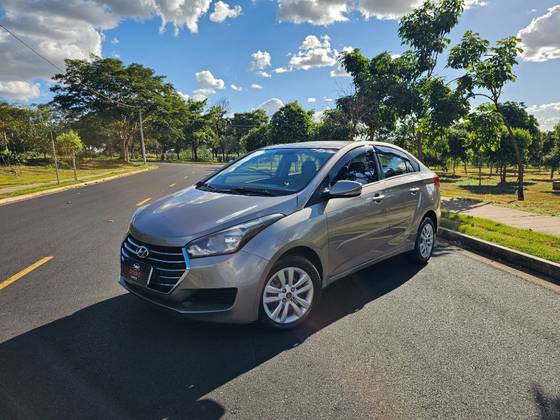 HYUNDAI HB20S 1.0 COMFORT PLUS 12V FLEX 4P MANUAL